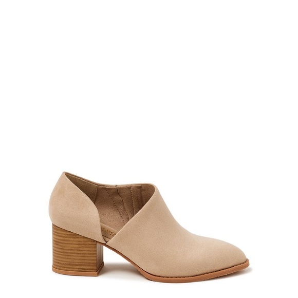 NIB Beige Faux Leather Booties - Picture 3 of 3